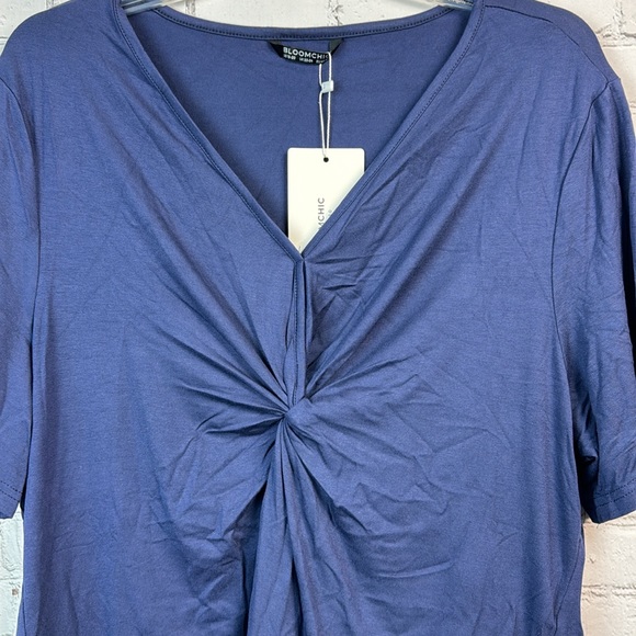 BloomChic Navy Short Sleeve Twist Front Top Plus Size 2X - Picture 4 of 6